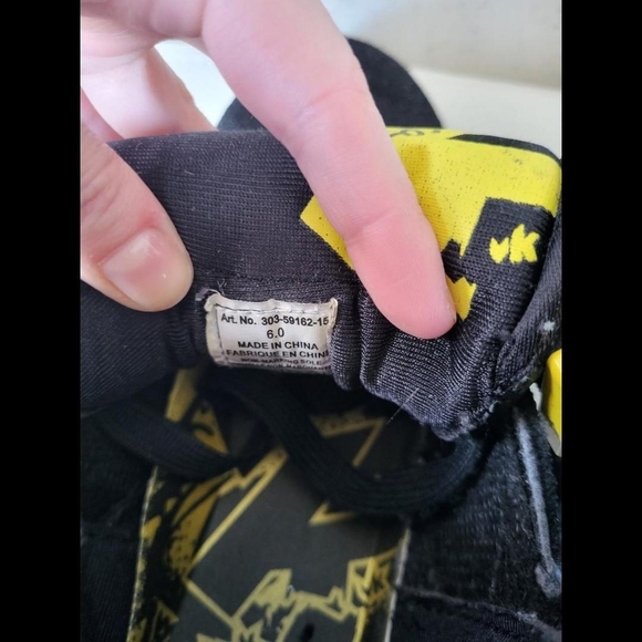 Black and yellow shoes - Picture 3 of 4